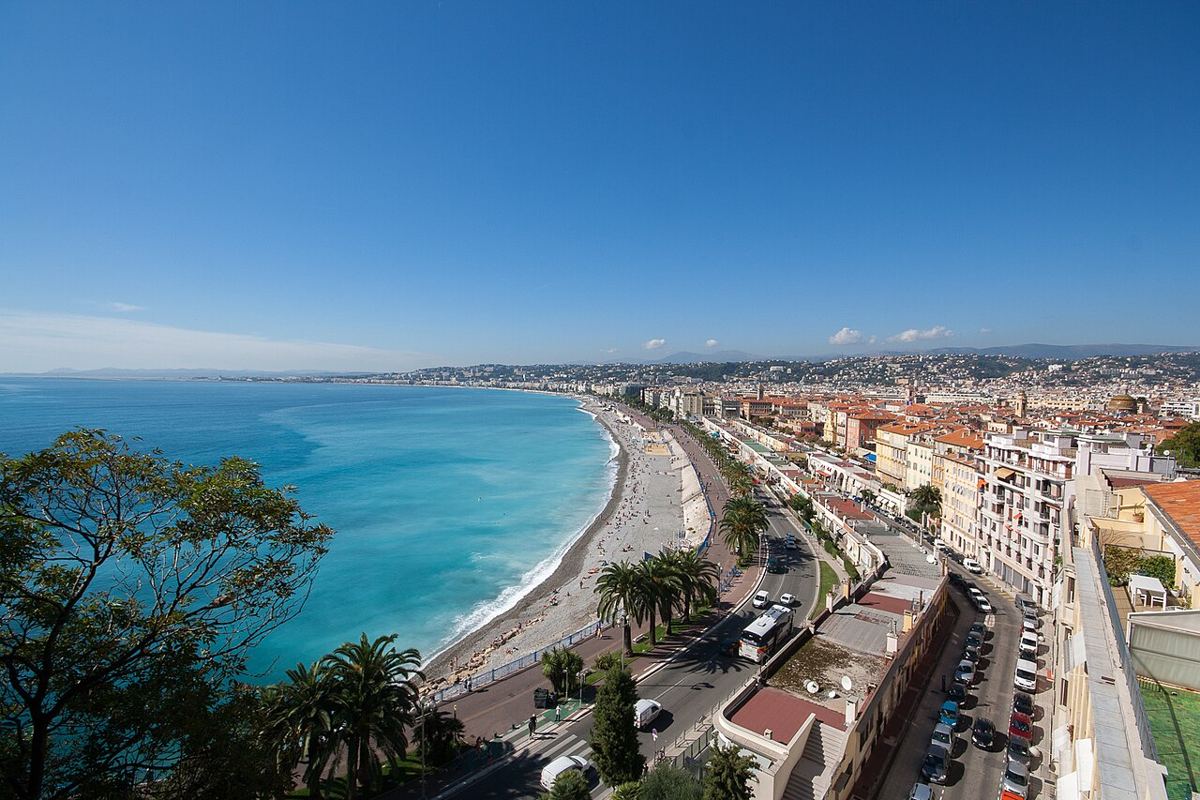 La promenade des Anglais et la baie des Anges à Nice