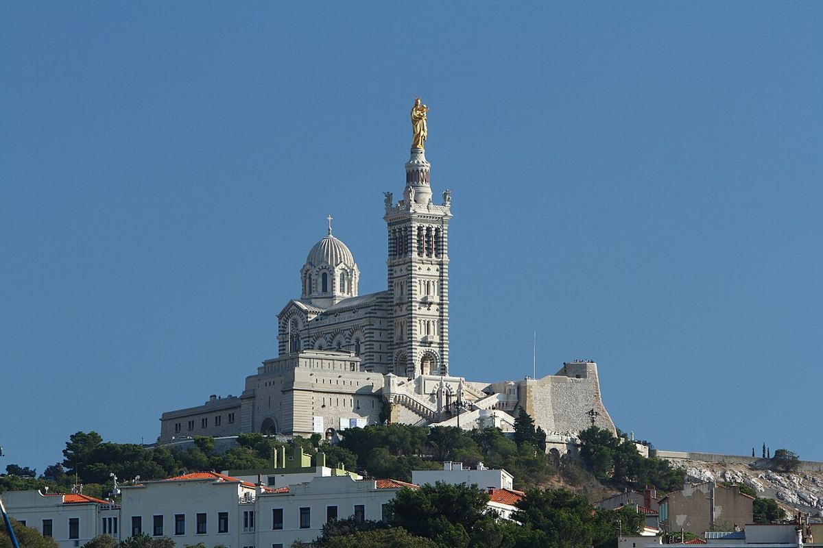 Notre-Dame-de-la-Garde domine Marseille