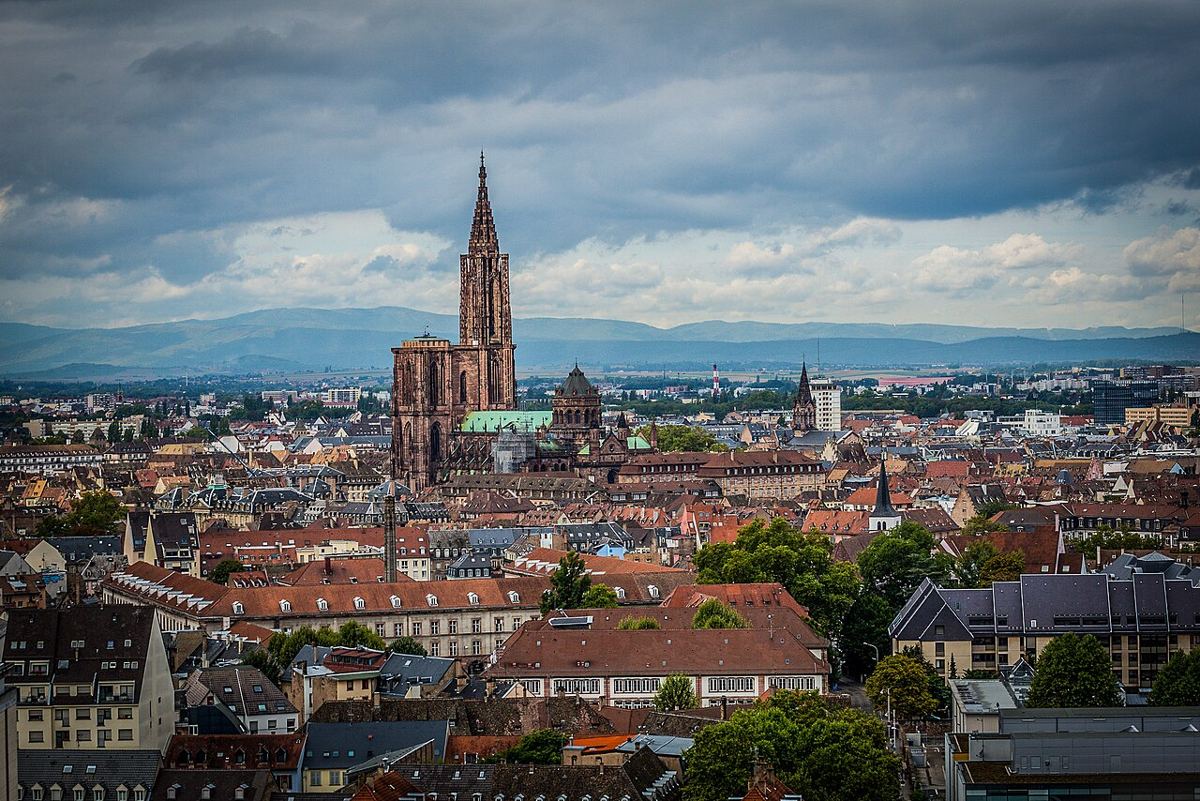 Strasbourg et sa cathédrale vues du ciel
