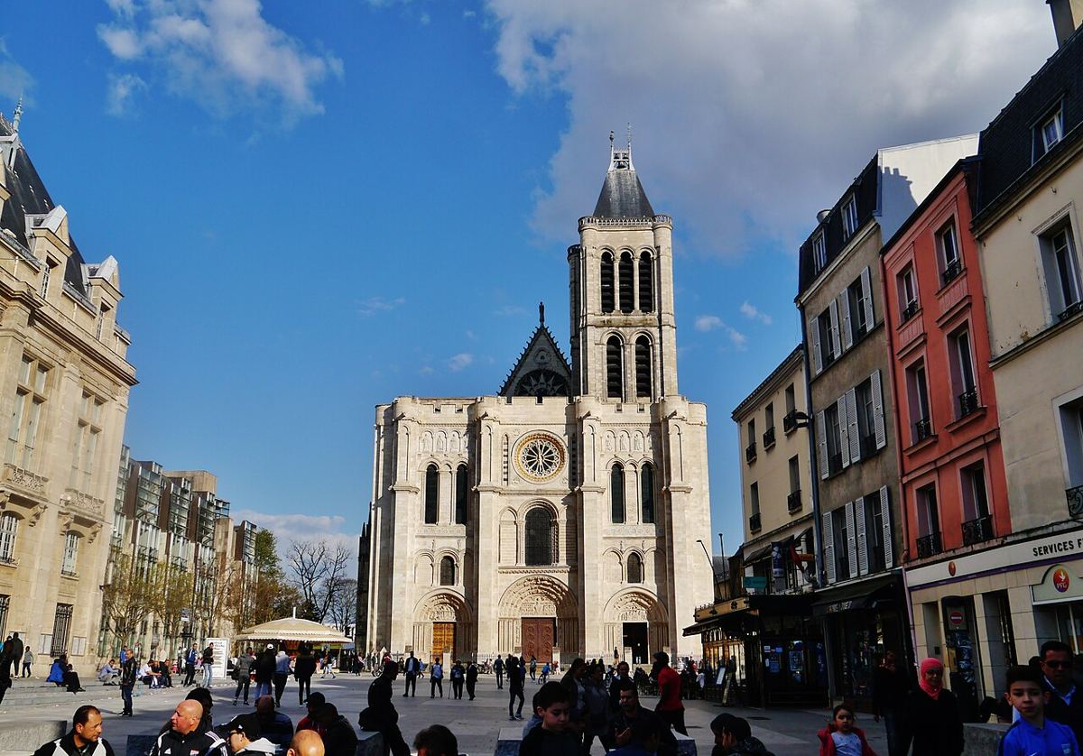 La façade de la basilique de Saint-Denis